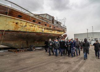 وزيرة الفلاحة تؤدّي زيارة ميدانيّة لمعاينة سماد الأمونيتر المورّد