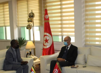 لقاء وزير الفلاحة بسعادة سفير أوغندا