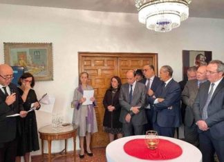 وزير الفلاحة يشرف على الإحتفال بالجوائز التونسية لأحسن زيت زيتون بكر ممتاز في مسابقة ماريو سوليناس لسنة 2022 بمقر السفارة التونسية بإسبانيا