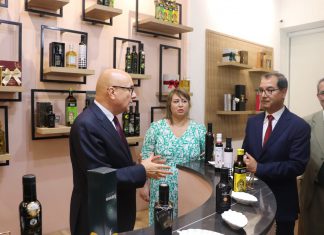 العيد الوطني للفلاحة: حفل تكريم الفائزين بجوائز أحسن زيت زيتون بكر تونسي وافتتاح قاعة عرض “Coffret Cadeau” بالديوان الوطني للزيت