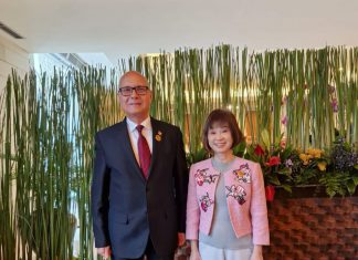 بالي : لقاء مع وزيرة الدولة في وزارة الاستدامة والبيئة بسنغافورة