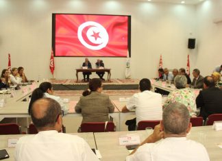 خلال جلسة عمل مع إطارات الوزارة: وزير الفلاحة يدعو الى وضع رزنامة عمل محكمة للتسريع في انجاز المشاريع المعطلة والنهوض بالقطاع الفلاحي