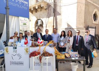 ايطاليا: زيارة معرض للمنتجات الفلاحية التونسية أقيم بمناسبة منتدى الزراعة لمجموعة ال7