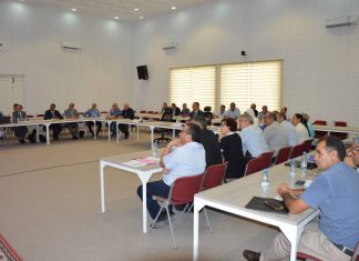 إجتماع اللجنة الوطنية لتنظيم ومتابعة سير موسم جني الزيتون