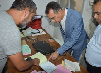 وزير الفلاحة والوارد المائية والصيدالبحري يؤدي زيارة غير معلنة الى المركب الفلاحي بالنفيضة