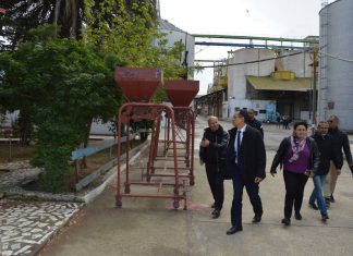 وزير الفلاحة يؤدّي زيارة تفقّد الى مخزني تجميع الحبوب بمنوبة وبئر القصعة التابعان لديوان الحبوب