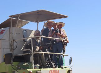 وزير الفلاحة يعطي شارة انطلاق موسم الحصاد الوطني من ولاية القيروان